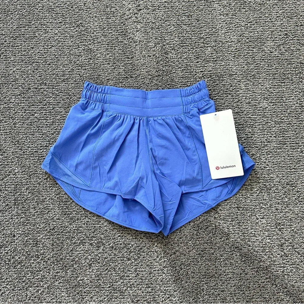 Lululemon Hotty Hot Low-Rise Lined Short 2.5” - Picture 1 of 2
